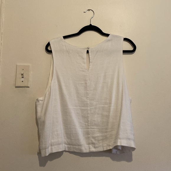 White linen high neck sleeveless top - Picture 3 of 3
